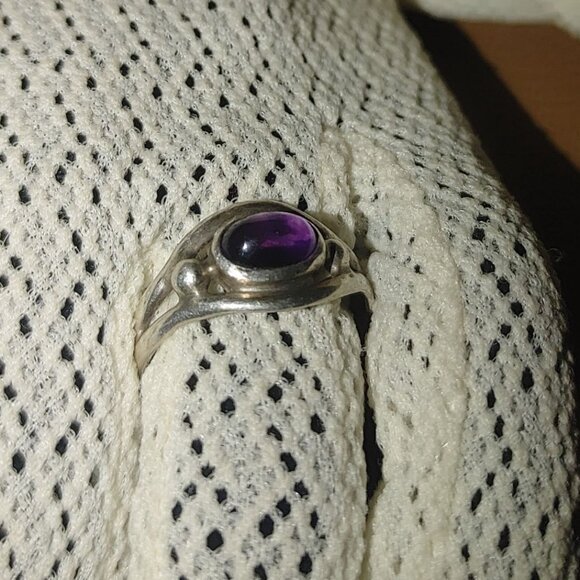 Amazon.com: Gem Stone King 925 Sterling Silver Purple  Sterling Silver Purple Gemstone Ring Vintage Modernist Round February Polished